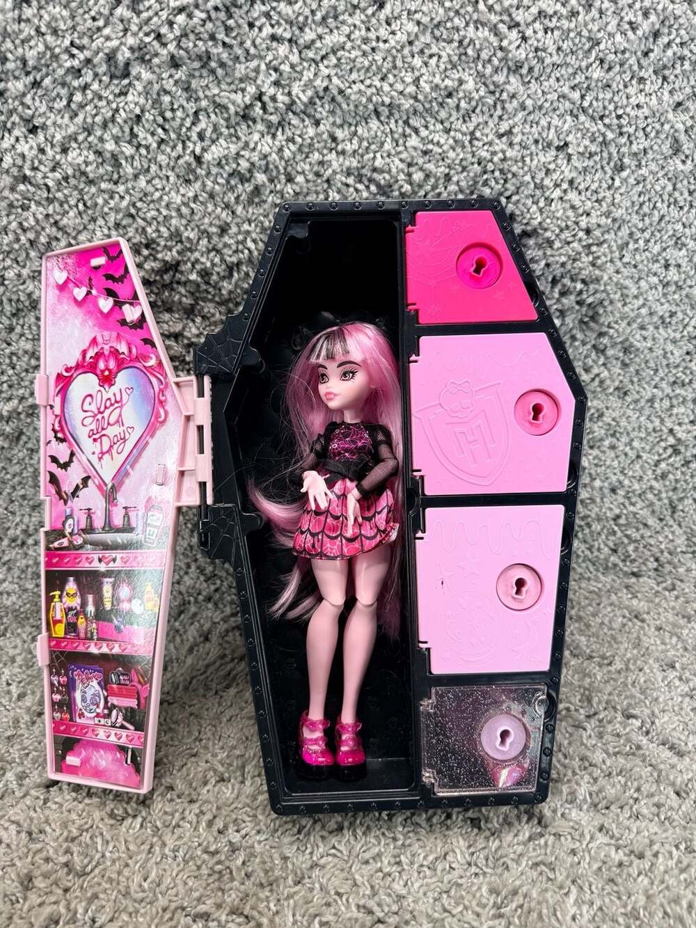 Monster High Skulltimate Secrets Series 1 Draculaura Doll and Fashion Set